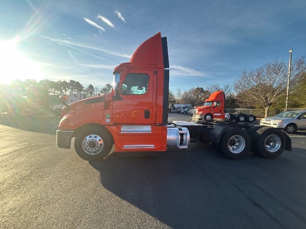 Day Cab Tractor-Heavy Duty Tractors-Freightliner-2020-T12664ST-Greensboro-NC-483,534\n\t\tmiles-$ 46,250 - Image 4