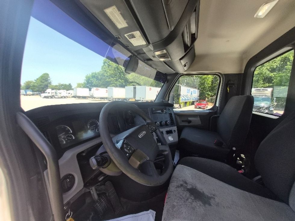 Day Cab Tractor-Heavy Duty Tractors-Freightliner-2020-T12664ST-Greensboro-NC-485,519\n\t\tmiles-$ 43,000 - Image 10