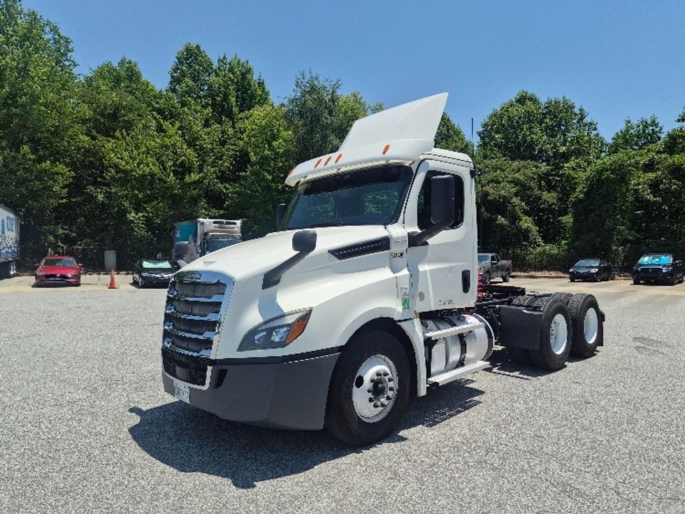 Day Cab Tractor-Heavy Duty Tractors-Freightliner-2020-T12664ST-Greensboro-NC-485,519\n\t\tmiles-$ 43,000 - Image 3