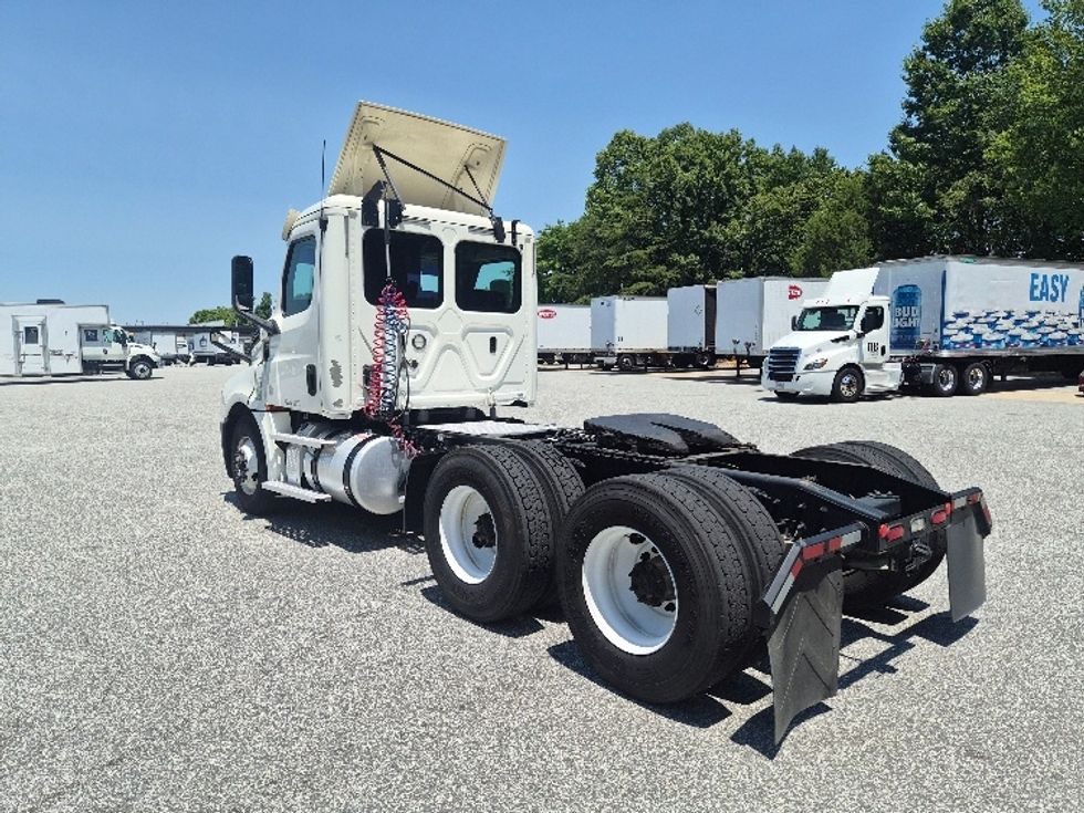 Day Cab Tractor-Heavy Duty Tractors-Freightliner-2020-T12664ST-Greensboro-NC-485,519\n\t\tmiles-$ 43,000 - Image 5