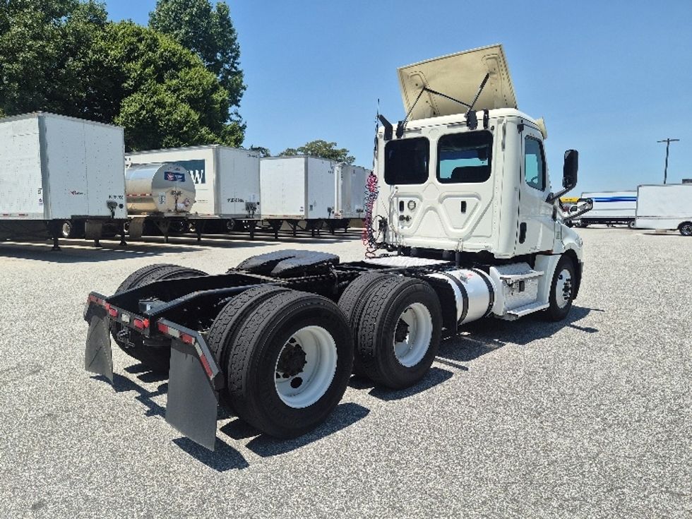 Day Cab Tractor-Heavy Duty Tractors-Freightliner-2020-T12664ST-Greensboro-NC-485,519\n\t\tmiles-$ 43,000 - Image 7