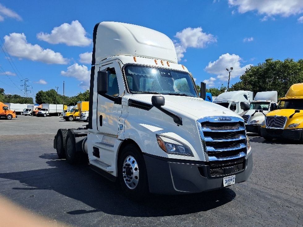 Day Cab Tractor-Heavy Duty Tractors-Freightliner-2020-T12664ST-Greensboro-NC-536,330\n\t\tmiles-$ 42,250 - Image 1