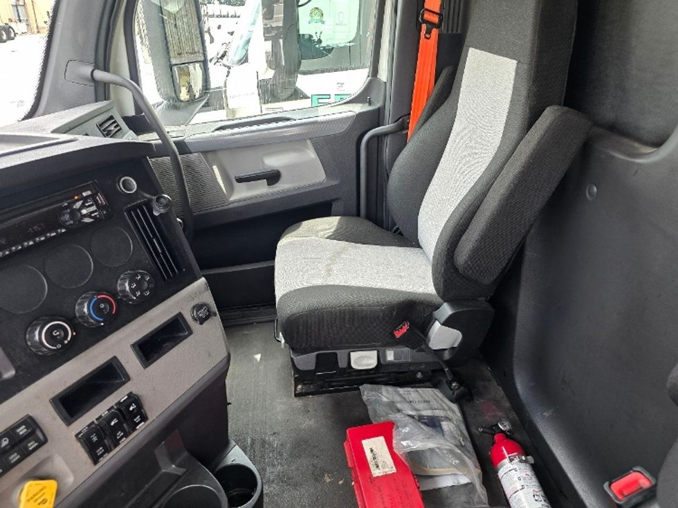 Day Cab Tractor-Heavy Duty Tractors-Freightliner-2020-T12664ST-Greensboro-NC-536,938\n\t\tmiles-$ 38,749 - Image 13
