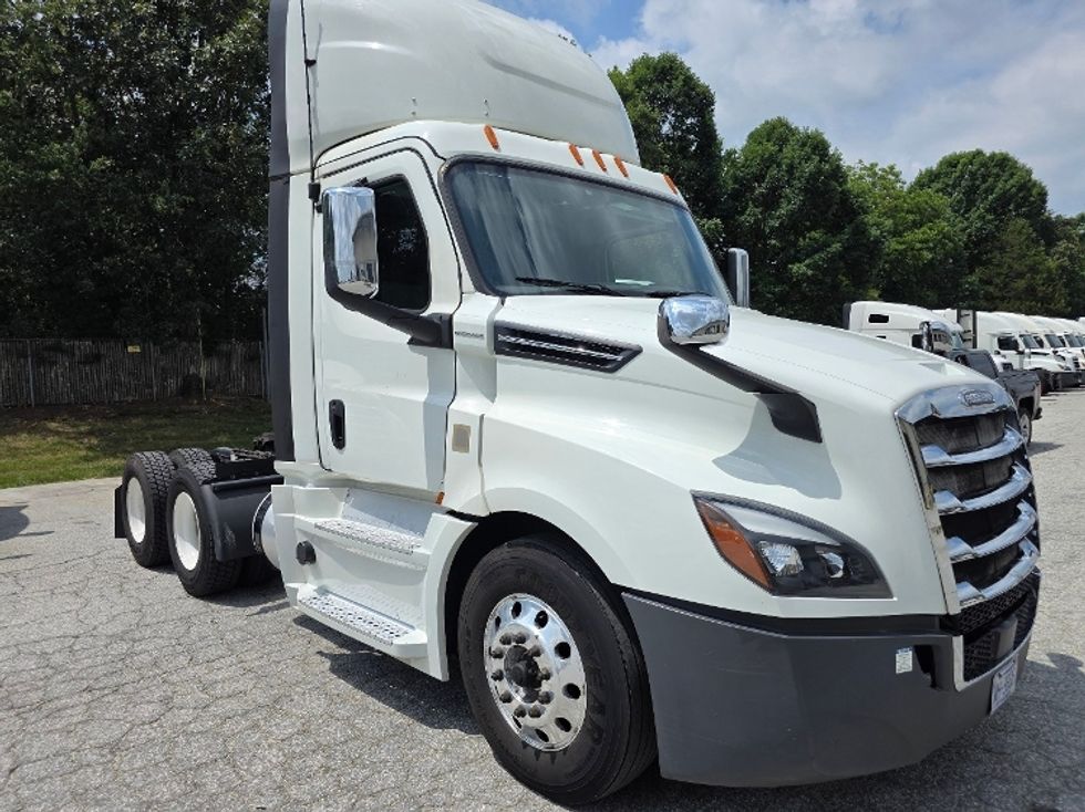 Day Cab Tractor-Heavy Duty Tractors-Freightliner-2020-T12664ST-Greensboro-NC-536,938\n\t\tmiles-$ 38,749 - Image 2