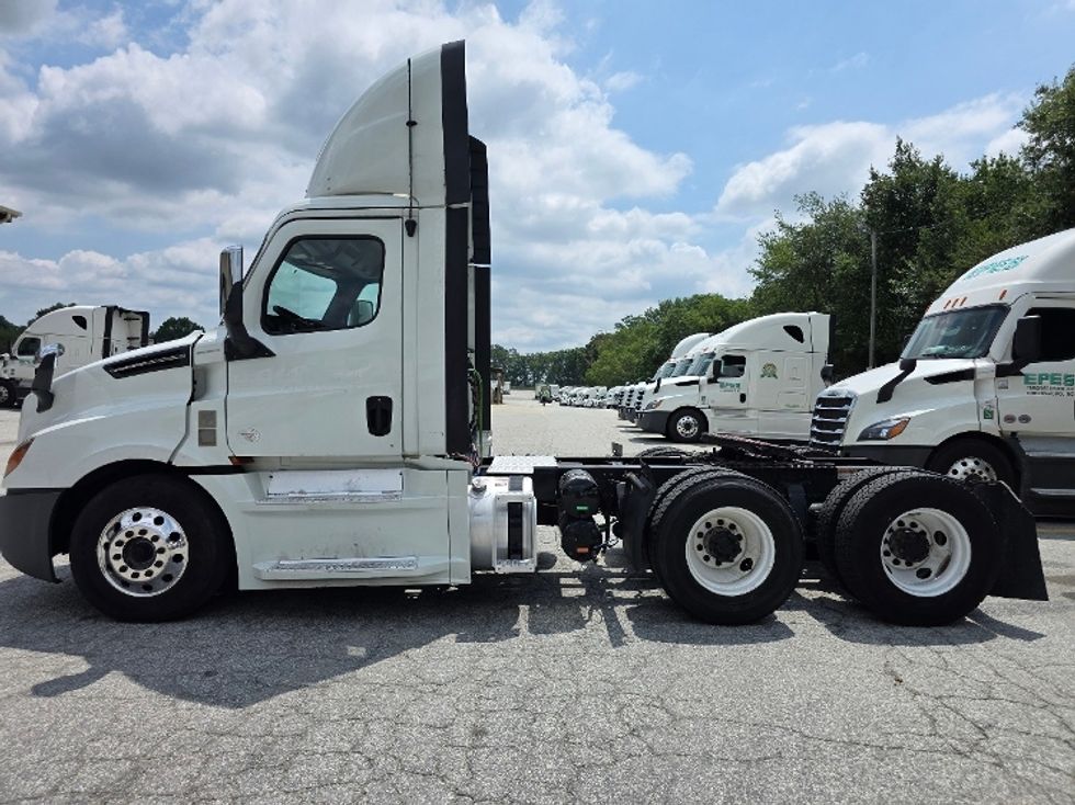 Day Cab Tractor-Heavy Duty Tractors-Freightliner-2020-T12664ST-Greensboro-NC-536,938\n\t\tmiles-$ 38,749 - Image 4