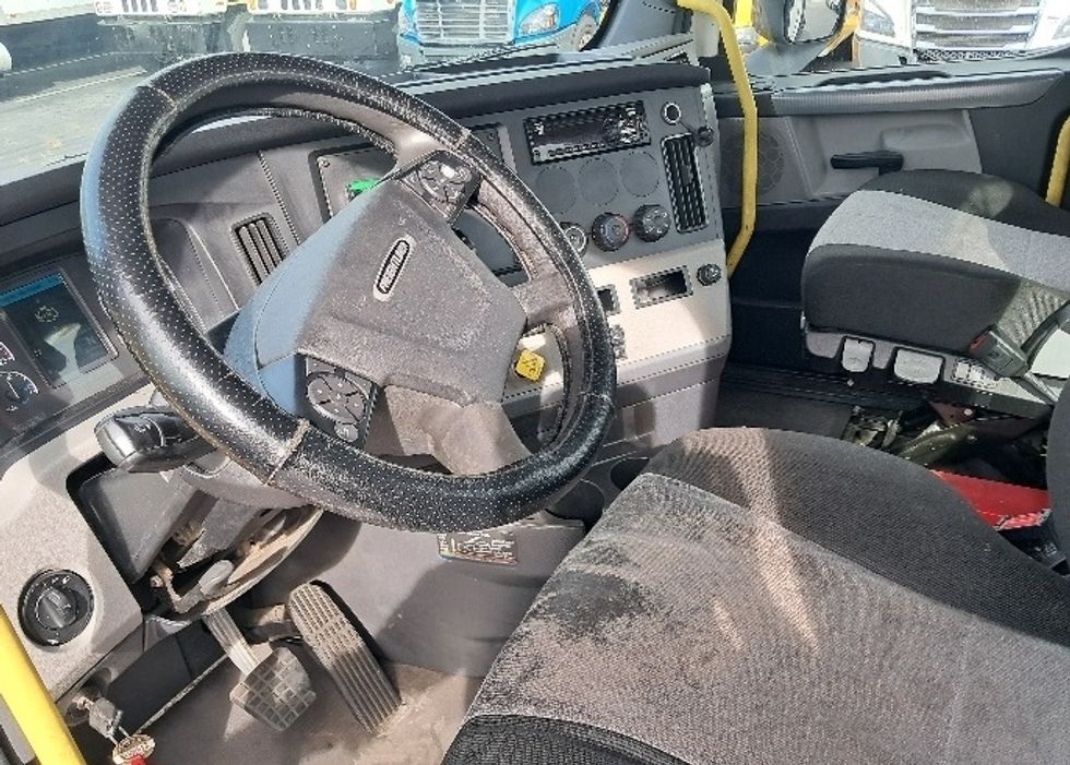 Day Cab Tractor-Heavy Duty Tractors-Freightliner-2020-T12664ST-Greensboro-NC-553,971\n\t\tmiles-$ 40,500 - Image 10