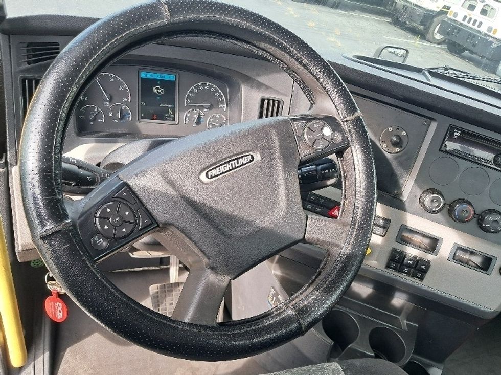 Day Cab Tractor-Heavy Duty Tractors-Freightliner-2020-T12664ST-Greensboro-NC-553,971\n\t\tmiles-$ 40,500 - Image 11