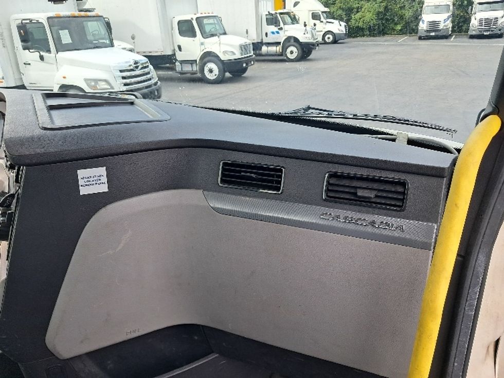 Day Cab Tractor-Heavy Duty Tractors-Freightliner-2020-T12664ST-Greensboro-NC-553,971\n\t\tmiles-$ 40,500 - Image 13