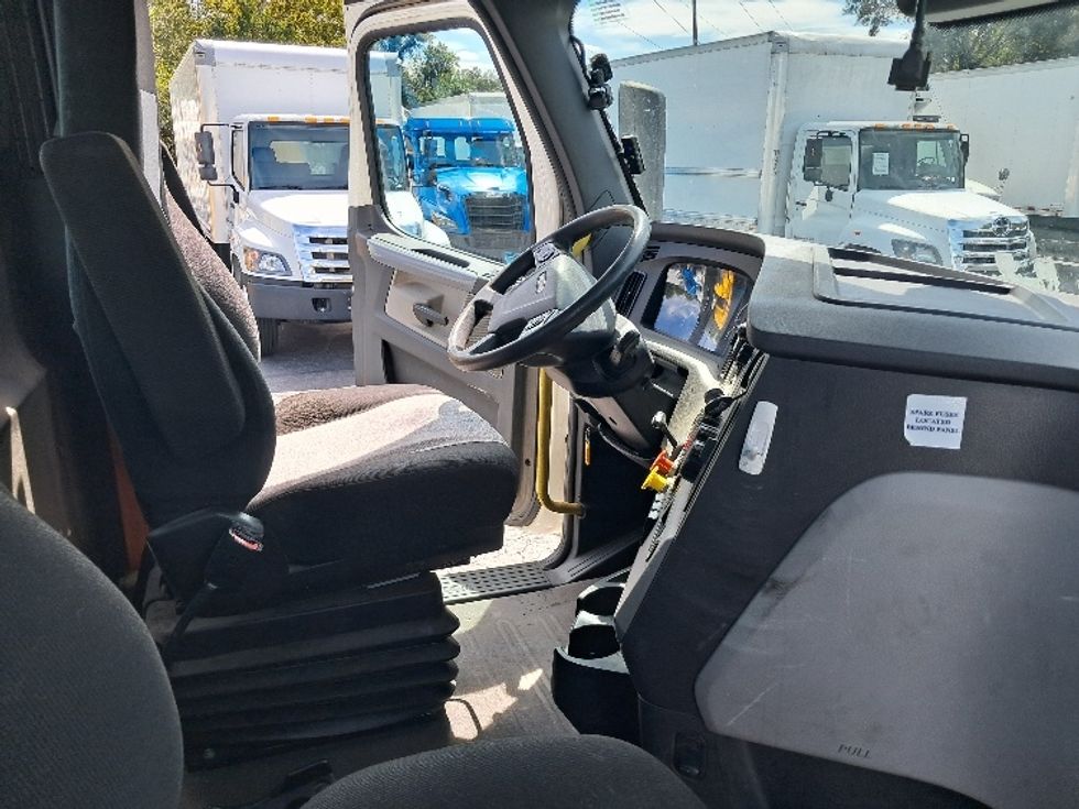 Day Cab Tractor-Heavy Duty Tractors-Freightliner-2020-T12664ST-Greensboro-NC-559,517\n\t\tmiles-$ 40,000 - Image 14