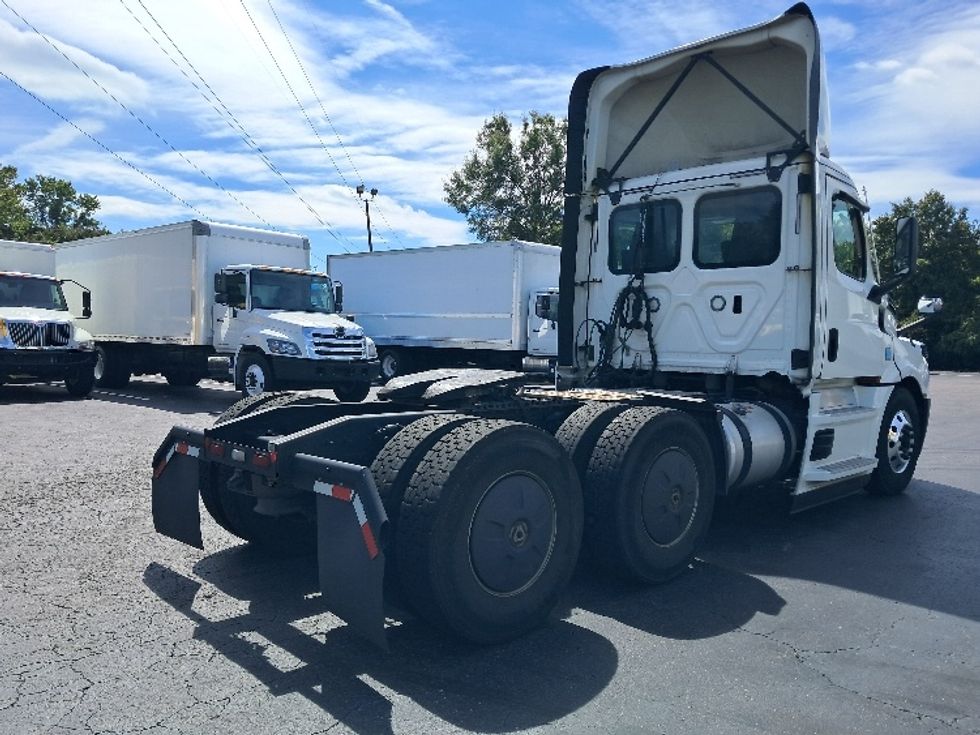 Day Cab Tractor-Heavy Duty Tractors-Freightliner-2020-T12664ST-Greensboro-NC-559,517\n\t\tmiles-$ 40,000 - Image 7