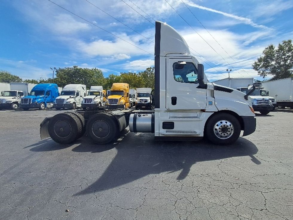 Day Cab Tractor-Heavy Duty Tractors-Freightliner-2020-T12664ST-Greensboro-NC-559,517\n\t\tmiles-$ 40,000 - Image 8
