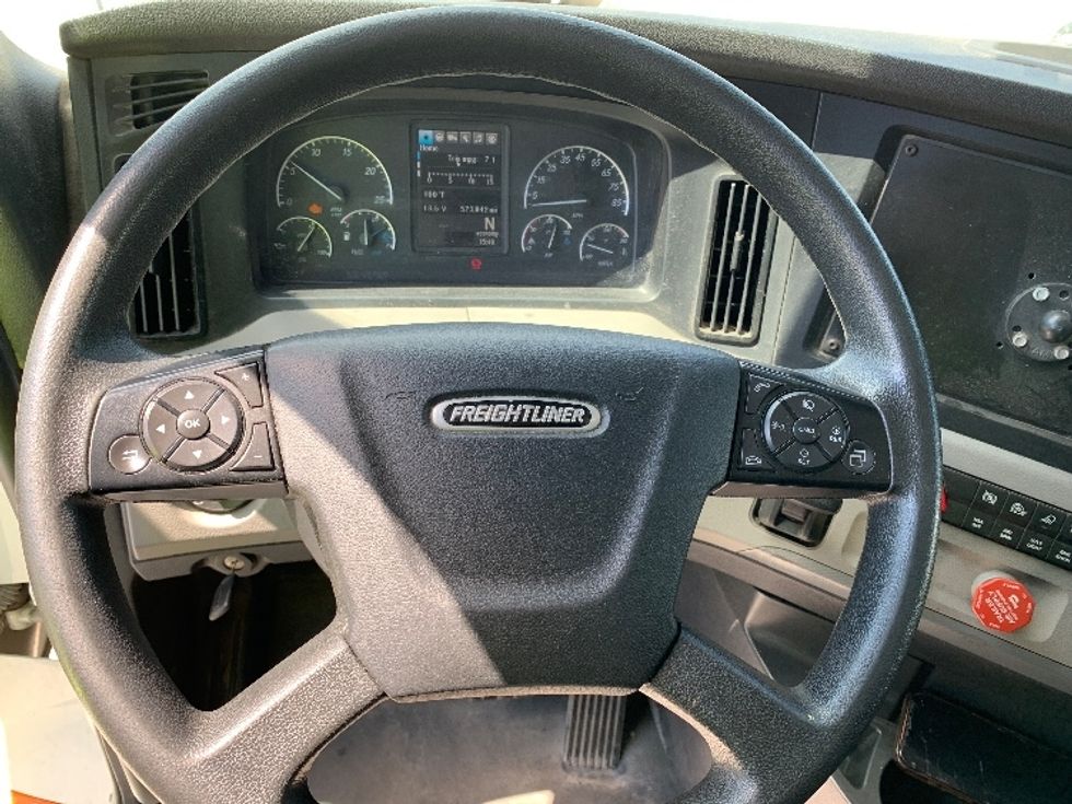Day Cab Tractor-Heavy Duty Tractors-Freightliner-2020-T12664ST-Greensboro-NC-573,841\n\t\tmiles-$ 32,000 - Image 11