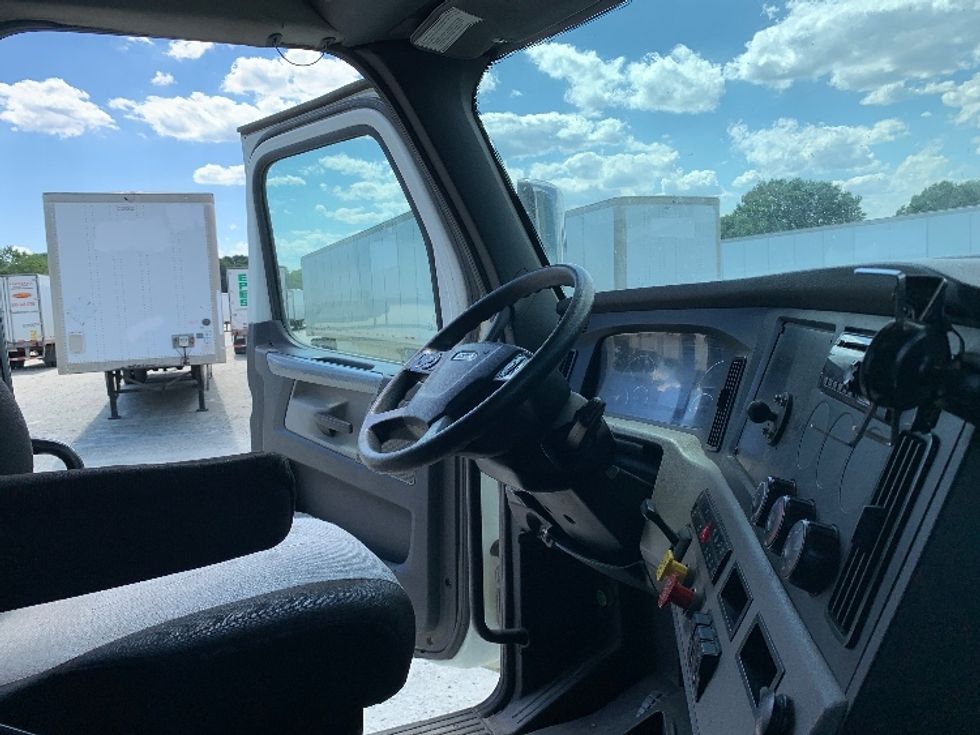 Day Cab Tractor-Heavy Duty Tractors-Freightliner-2020-T12664ST-Greensboro-NC-573,841\n\t\tmiles-$ 32,000 - Image 13