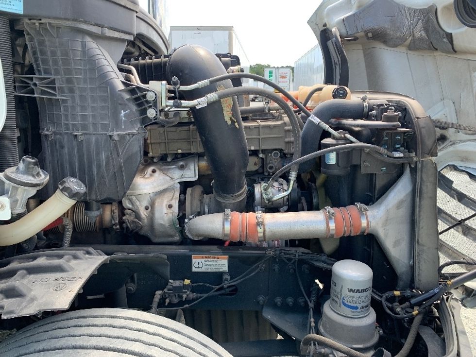 Day Cab Tractor-Heavy Duty Tractors-Freightliner-2020-T12664ST-Greensboro-NC-573,841\n\t\tmiles-$ 32,000 - Image 14