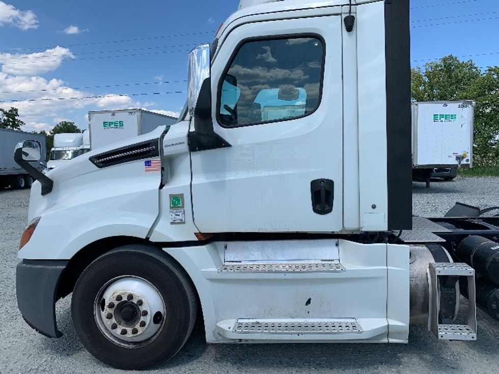 Day Cab Tractor-Heavy Duty Tractors-Freightliner-2020-T12664ST-Greensboro-NC-573,841\n\t\tmiles-$ 32,000 - Image 19