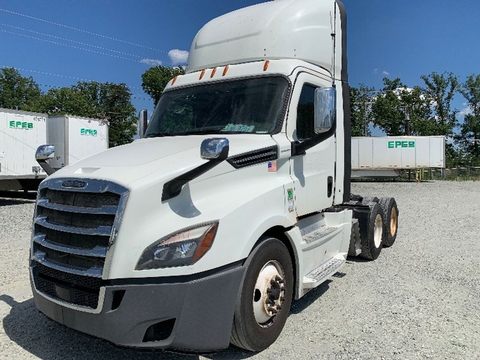 Day Cab Tractor-Heavy Duty Tractors-Freightliner-2020-T12664ST-Greensboro-NC-573,841\n\t\tmiles-$ 32,000 - Image 3