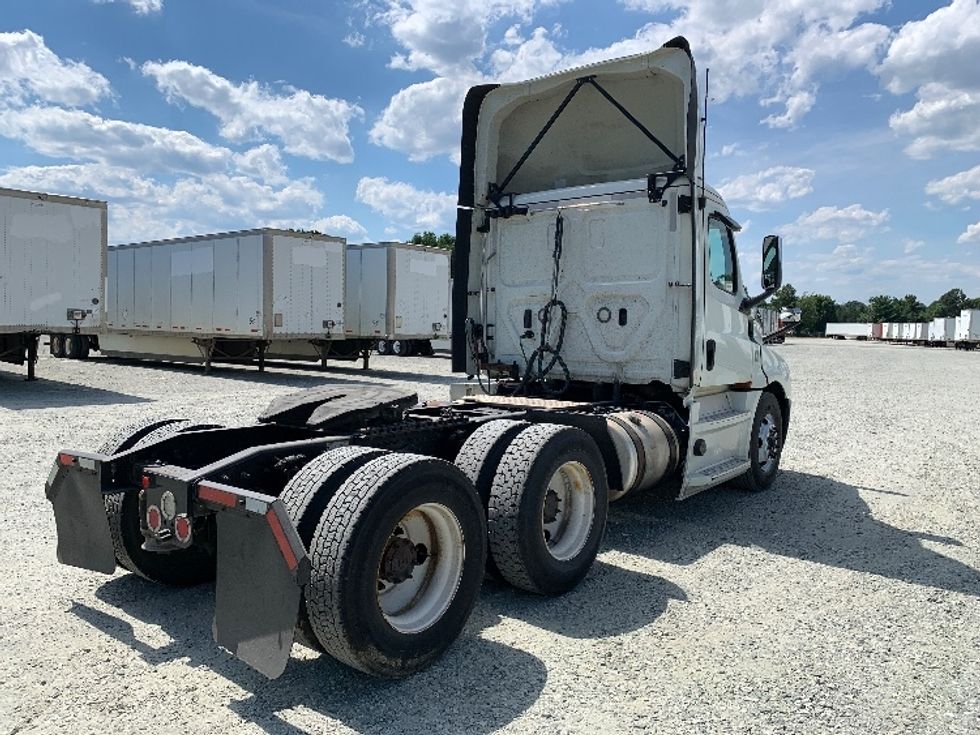 Day Cab Tractor-Heavy Duty Tractors-Freightliner-2020-T12664ST-Greensboro-NC-573,841\n\t\tmiles-$ 32,000 - Image 7