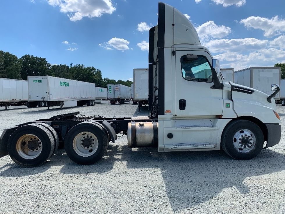 Day Cab Tractor-Heavy Duty Tractors-Freightliner-2020-T12664ST-Greensboro-NC-573,841\n\t\tmiles-$ 32,000 - Image 8
