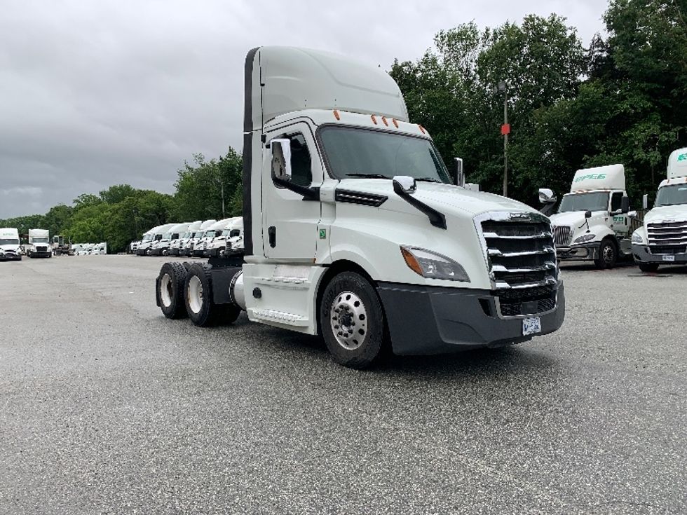 Day Cab Tractor-Heavy Duty Tractors-Freightliner-2020-T12664ST-Greensboro-NC-575,054\n\t\tmiles-$ 34,250 - Image 1