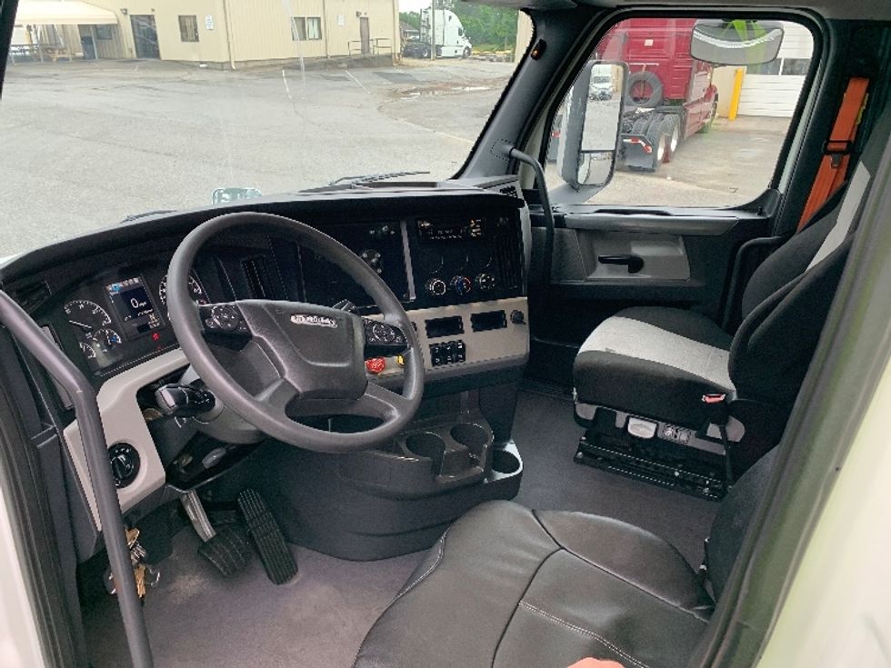 Day Cab Tractor-Heavy Duty Tractors-Freightliner-2020-T12664ST-Greensboro-NC-575,054\n\t\tmiles-$ 34,250 - Image 10