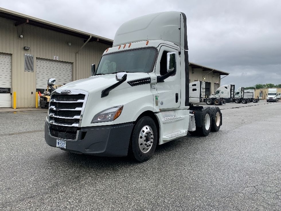 Day Cab Tractor-Heavy Duty Tractors-Freightliner-2020-T12664ST-Greensboro-NC-575,054\n\t\tmiles-$ 34,250 - Image 3