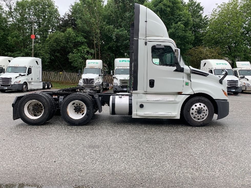Day Cab Tractor-Heavy Duty Tractors-Freightliner-2020-T12664ST-Greensboro-NC-575,054\n\t\tmiles-$ 34,250 - Image 4