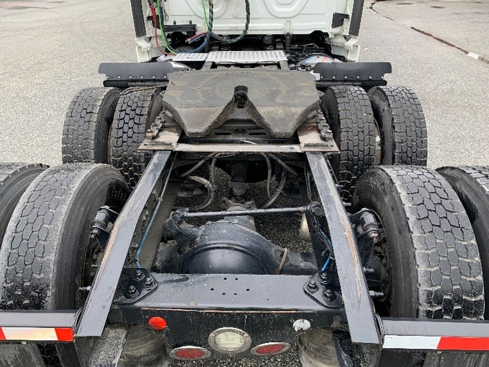 Day Cab Tractor-Heavy Duty Tractors-Freightliner-2020-T12664ST-Greensboro-NC-575,054\n\t\tmiles-$ 34,250 - Image 6