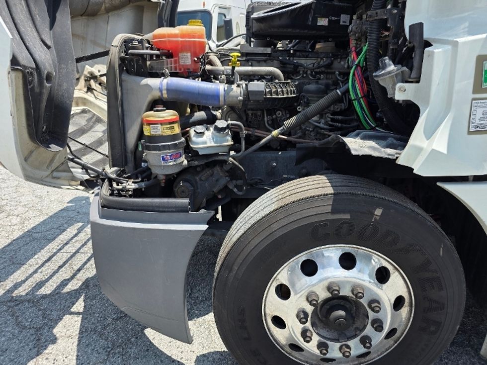 Day Cab Tractor-Heavy Duty Tractors-Freightliner-2020-T12664ST-Greensboro-NC-583,685\n\t\tmiles-$ 33,999 - Image 10