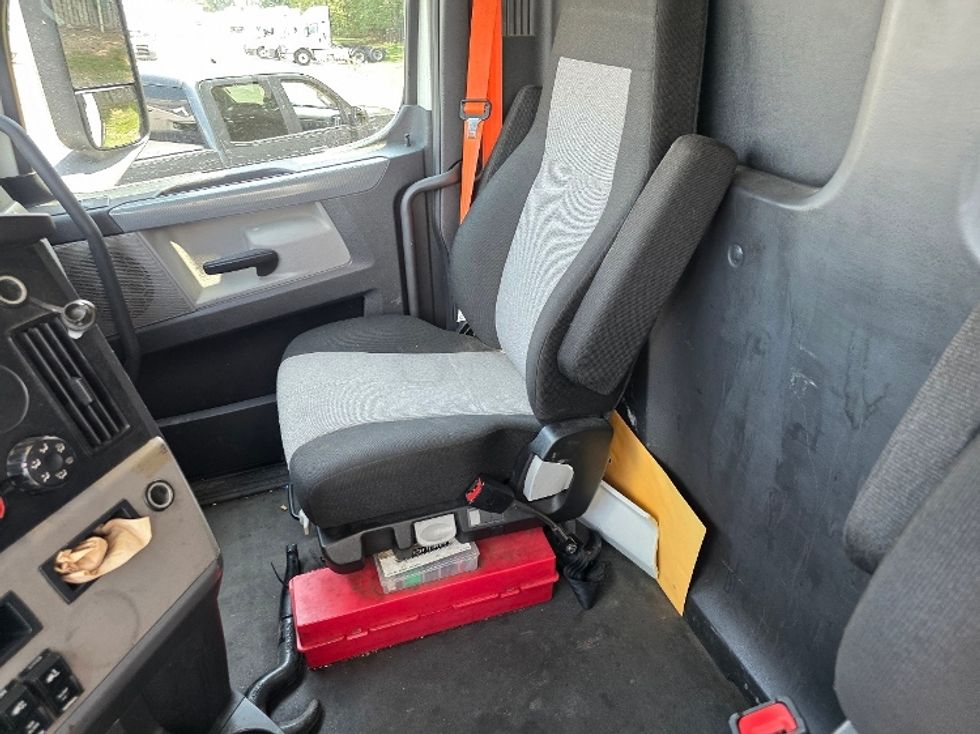 Day Cab Tractor-Heavy Duty Tractors-Freightliner-2020-T12664ST-Greensboro-NC-583,685\n\t\tmiles-$ 33,999 - Image 13