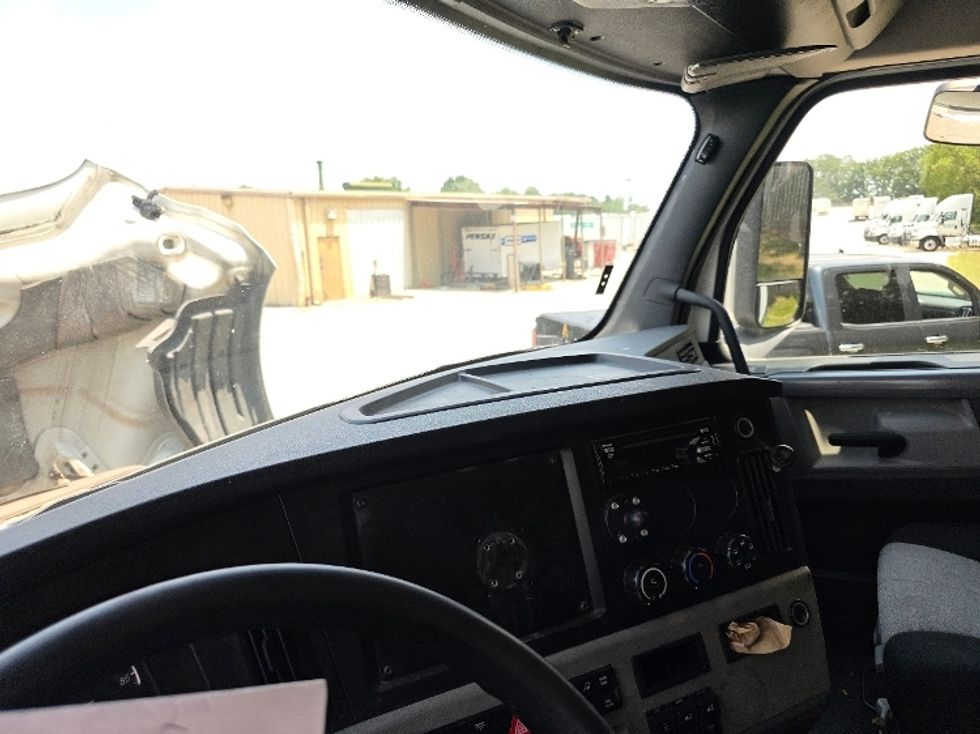 Day Cab Tractor-Heavy Duty Tractors-Freightliner-2020-T12664ST-Greensboro-NC-583,685\n\t\tmiles-$ 33,999 - Image 14