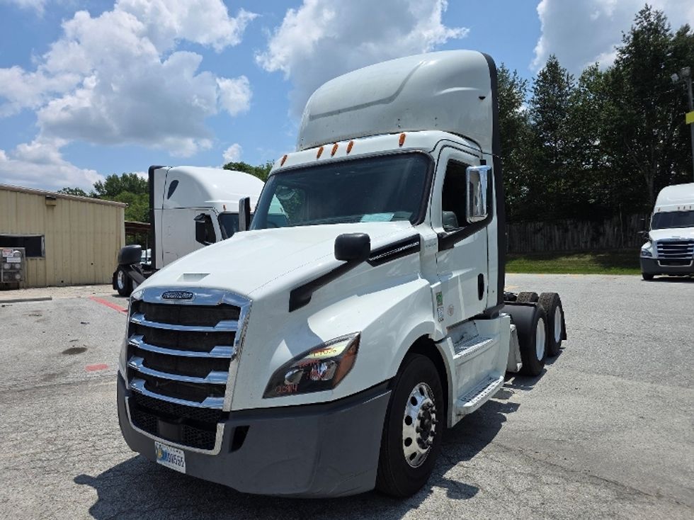 Day Cab Tractor-Heavy Duty Tractors-Freightliner-2020-T12664ST-Greensboro-NC-583,685\n\t\tmiles-$ 33,999 - Image 3
