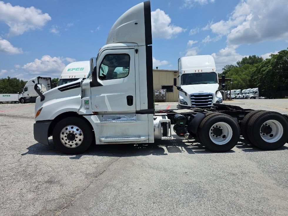 Day Cab Tractor-Heavy Duty Tractors-Freightliner-2020-T12664ST-Greensboro-NC-583,685\n\t\tmiles-$ 33,999 - Image 4