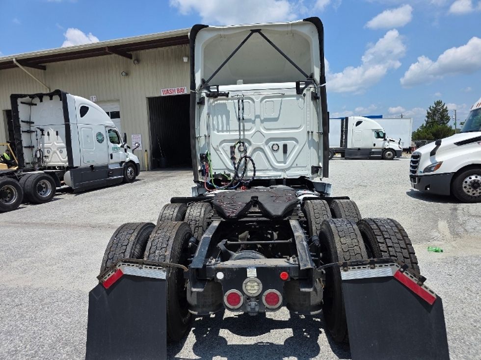 Day Cab Tractor-Heavy Duty Tractors-Freightliner-2020-T12664ST-Greensboro-NC-583,685\n\t\tmiles-$ 33,999 - Image 6