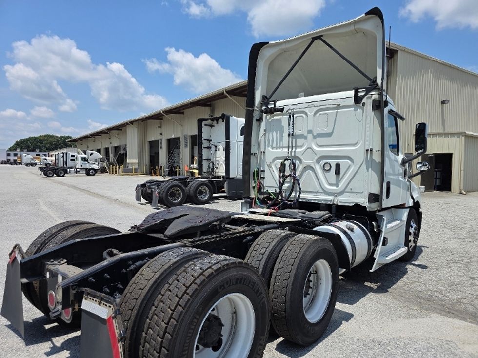Day Cab Tractor-Heavy Duty Tractors-Freightliner-2020-T12664ST-Greensboro-NC-583,685\n\t\tmiles-$ 33,999 - Image 7