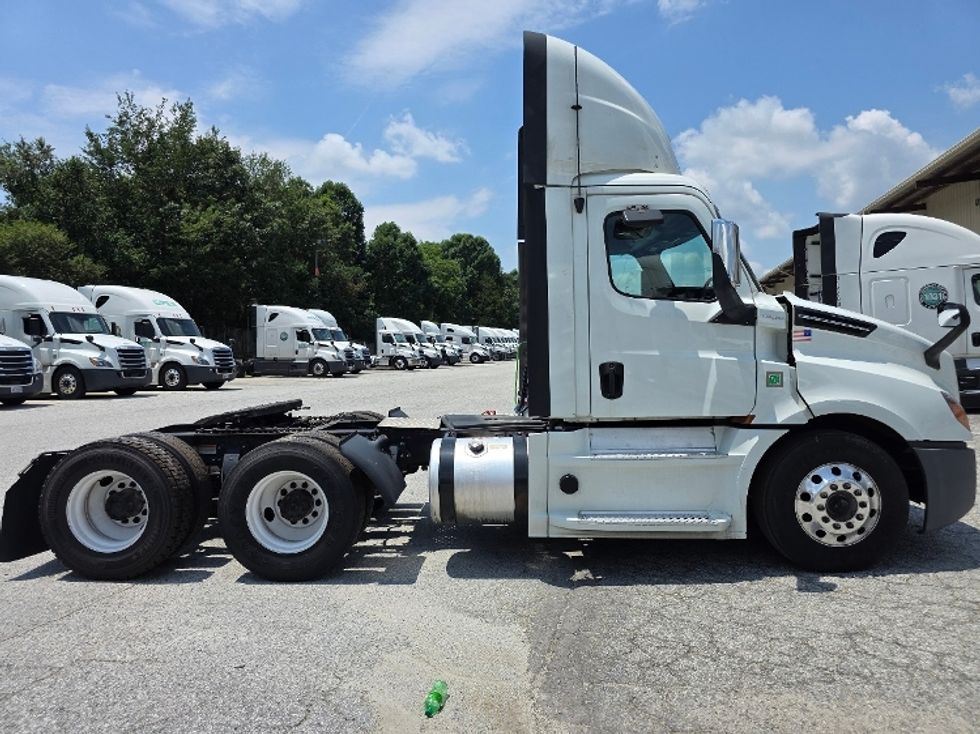 Day Cab Tractor-Heavy Duty Tractors-Freightliner-2020-T12664ST-Greensboro-NC-583,685\n\t\tmiles-$ 33,999 - Image 8