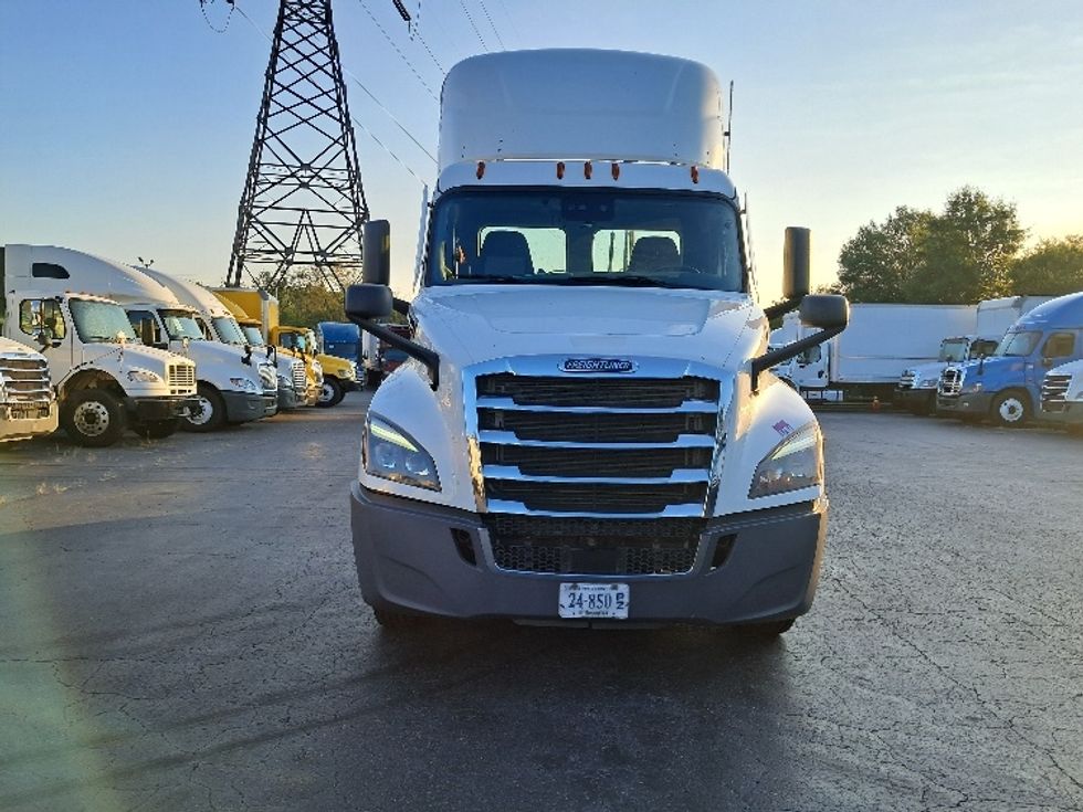 Day Cab Tractor-Heavy Duty Tractors-Freightliner-2020-T12664ST-Greensboro-NC-590,376\n\t\tmiles-$ 37,250 - Image 2