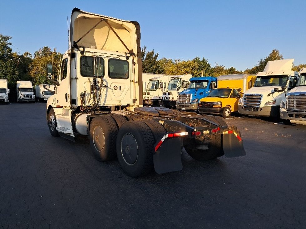 Day Cab Tractor-Heavy Duty Tractors-Freightliner-2020-T12664ST-Greensboro-NC-590,376\n\t\tmiles-$ 37,250 - Image 5