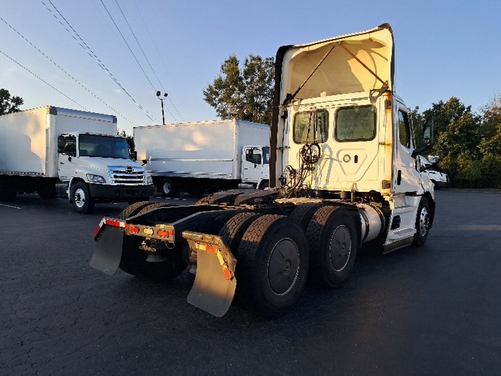 Day Cab Tractor-Heavy Duty Tractors-Freightliner-2020-T12664ST-Greensboro-NC-590,376\n\t\tmiles-$ 37,250 - Image 7