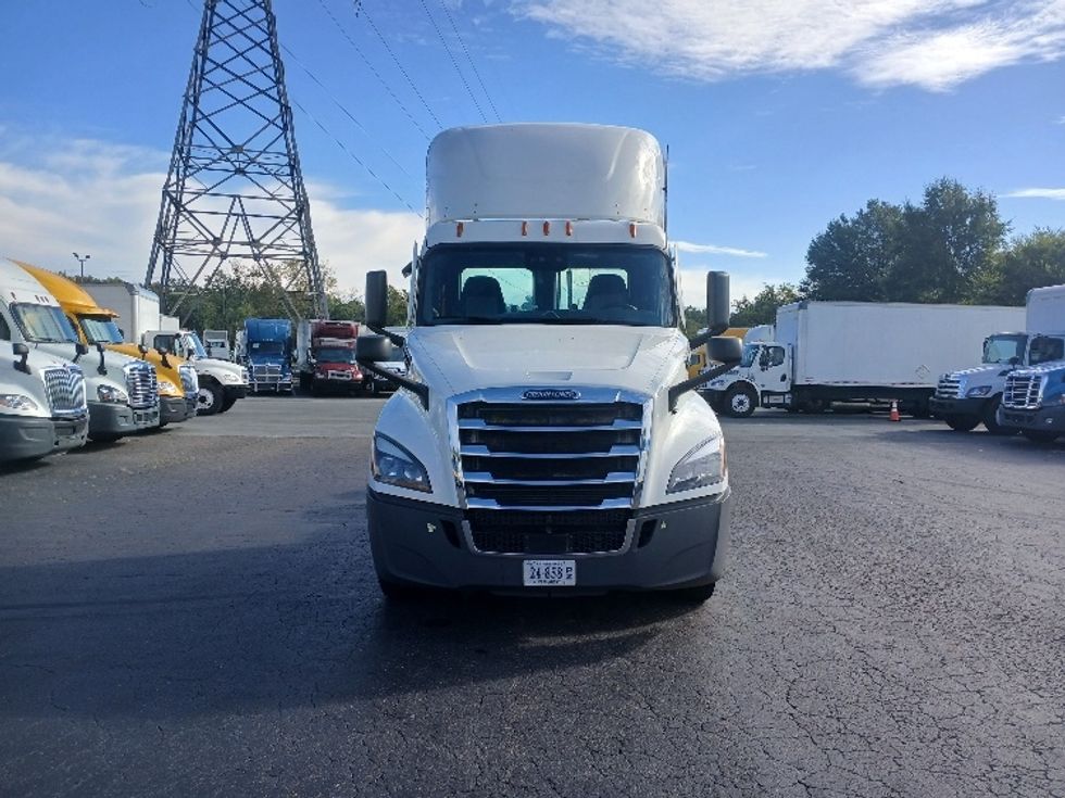 Day Cab Tractor-Heavy Duty Tractors-Freightliner-2020-T12664ST-Greensboro-NC-595,144\n\t\tmiles-$ 37,000 - Image 2