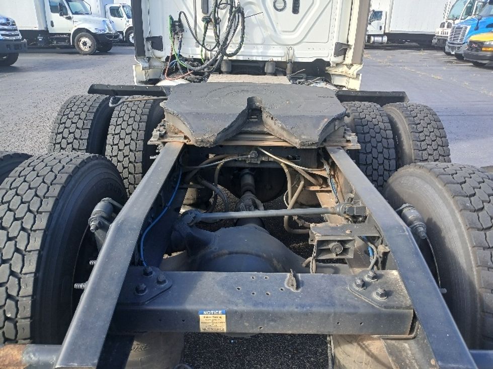 2020 Freightliner Cascadia 126" Day cab photo 5