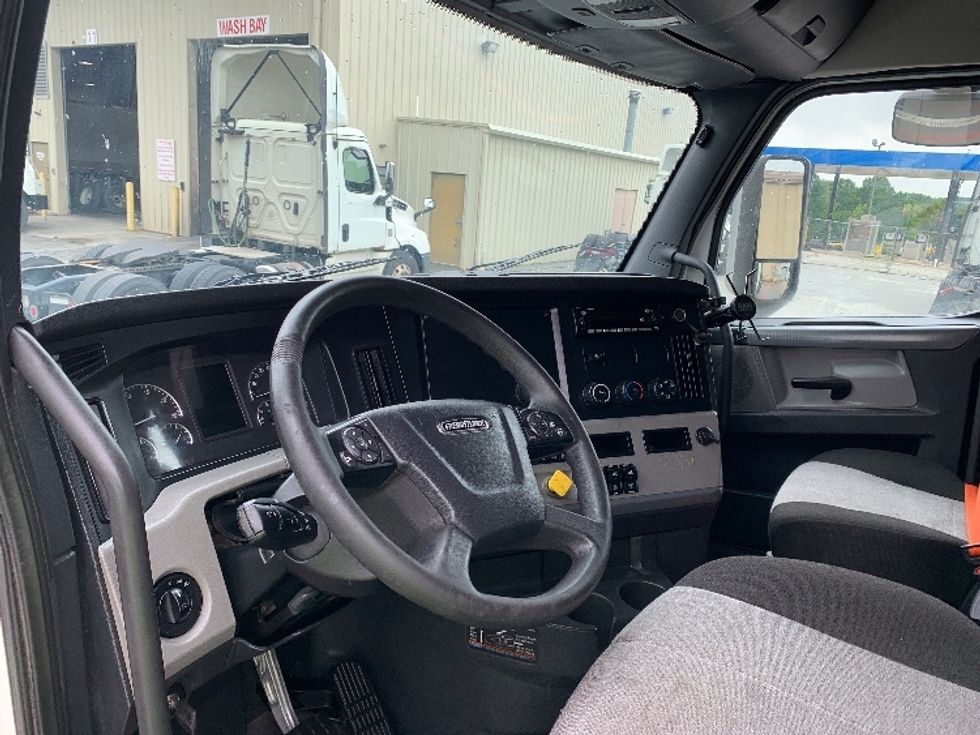 Day Cab Tractor-Heavy Duty Tractors-Freightliner-2020-T12664ST-Greensboro-NC-695,867\n\t\tmiles-$ 27,750 - Image 10