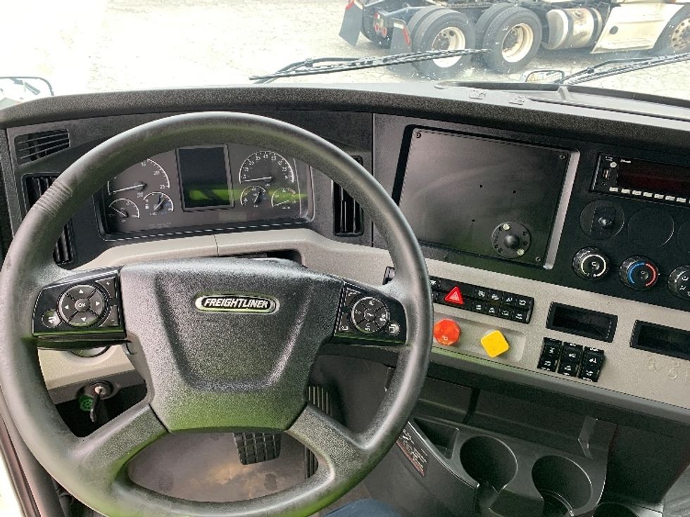 Day Cab Tractor-Heavy Duty Tractors-Freightliner-2020-T12664ST-Greensboro-NC-695,867\n\t\tmiles-$ 27,750 - Image 11