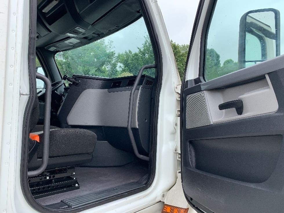 Day Cab Tractor-Heavy Duty Tractors-Freightliner-2020-T12664ST-Greensboro-NC-695,867\n\t\tmiles-$ 27,750 - Image 12