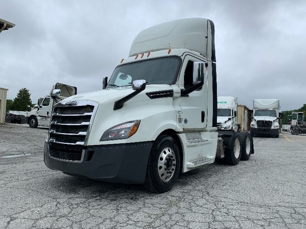 Day Cab Tractor-Heavy Duty Tractors-Freightliner-2020-T12664ST-Greensboro-NC-695,867\n\t\tmiles-$ 27,750 - Image 3