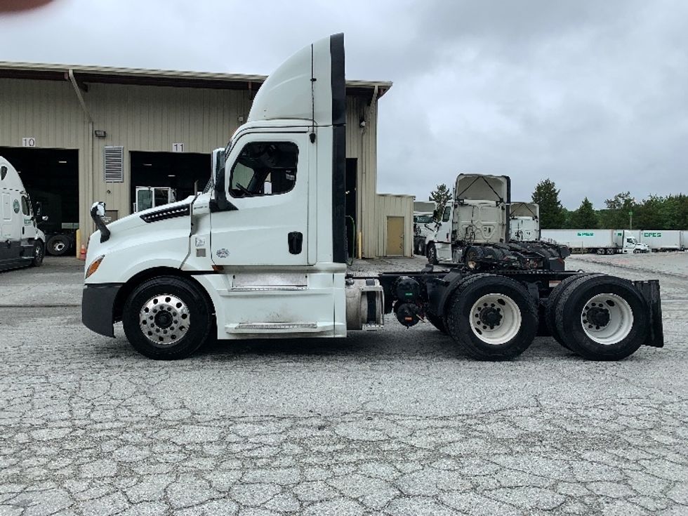 Day Cab Tractor-Heavy Duty Tractors-Freightliner-2020-T12664ST-Greensboro-NC-695,867\n\t\tmiles-$ 27,750 - Image 4