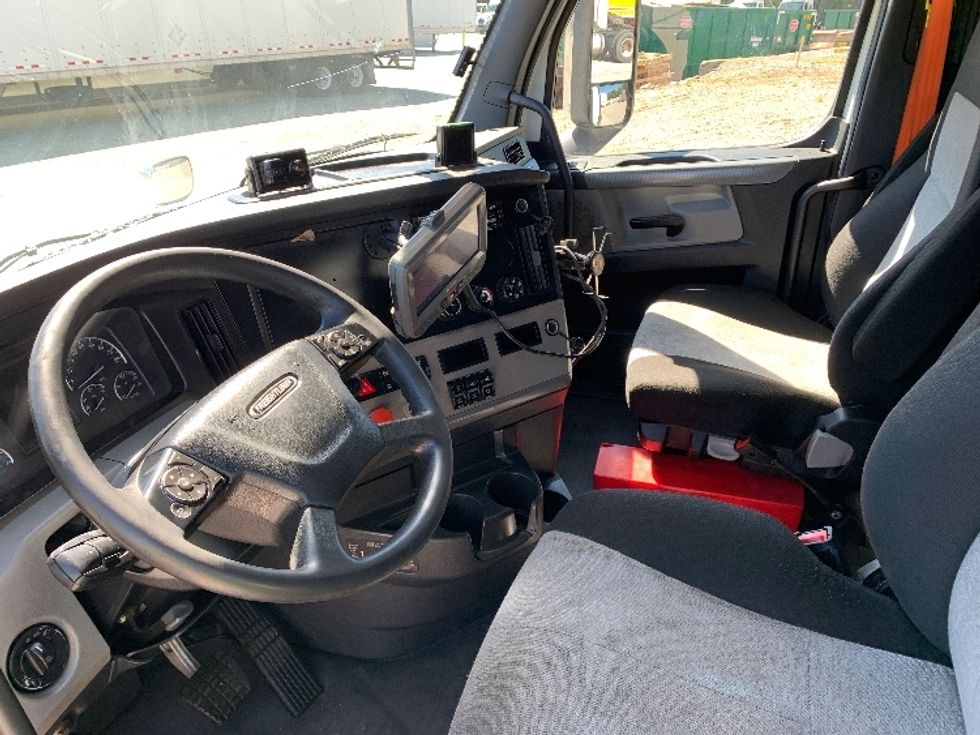 Day Cab Tractor-Heavy Duty Tractors-Freightliner-2020-T12664ST-Greensboro-NC-748,644\n\t\tmiles-$ 28,250 - Image 10