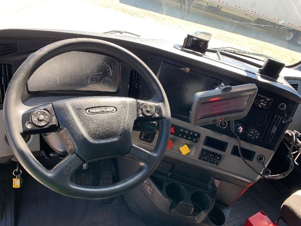 Day Cab Tractor-Heavy Duty Tractors-Freightliner-2020-T12664ST-Greensboro-NC-748,644\n\t\tmiles-$ 28,250 - Image 11