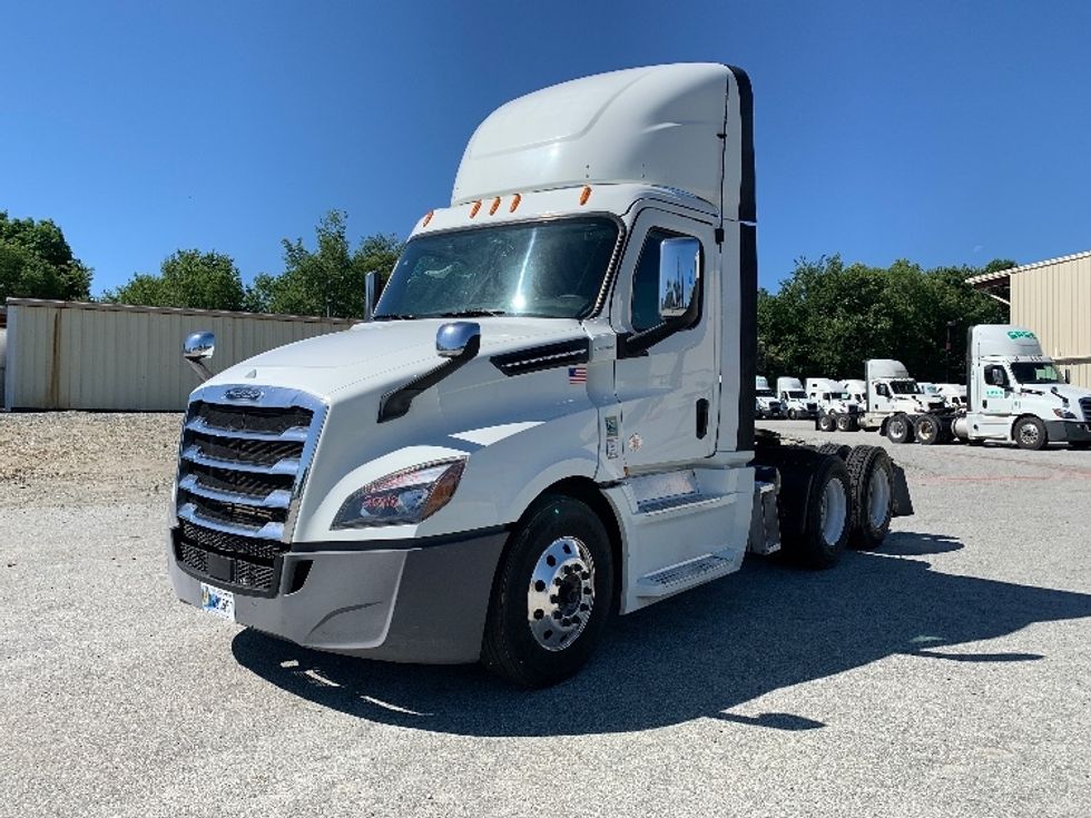 Day Cab Tractor-Heavy Duty Tractors-Freightliner-2020-T12664ST-Greensboro-NC-748,644\n\t\tmiles-$ 28,250 - Image 3