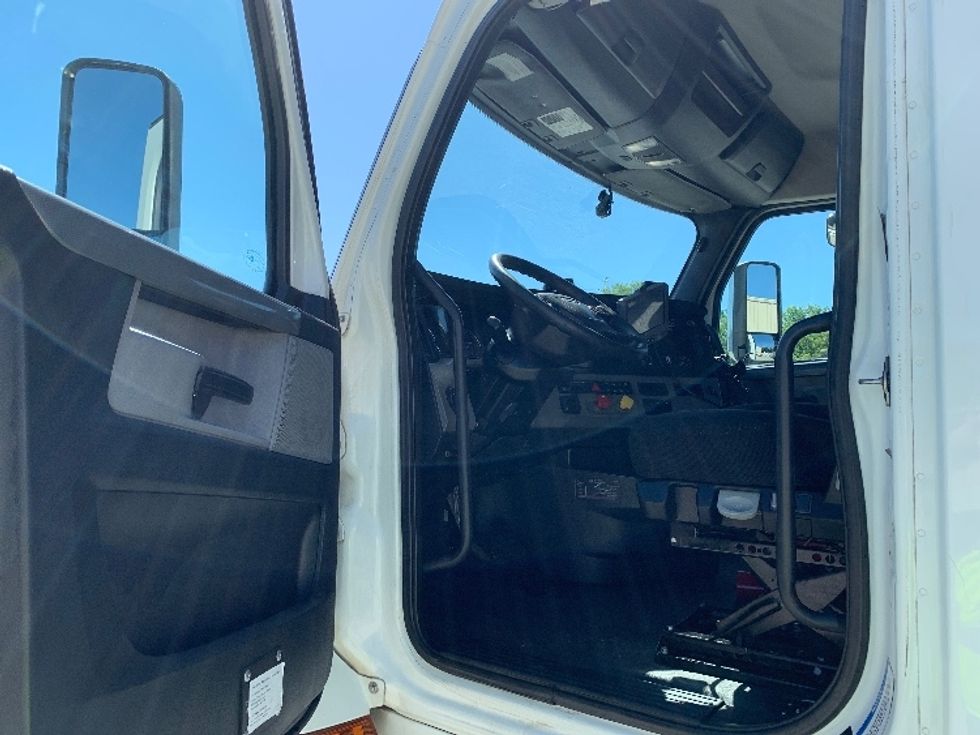 Day Cab Tractor-Heavy Duty Tractors-Freightliner-2020-T12664ST-Greensboro-NC-748,644\n\t\tmiles-$ 28,250 - Image 9