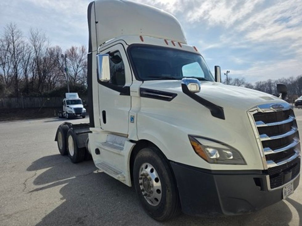 Day Cab Tractor-Heavy Duty Tractors-Freightliner-2020-T12664ST-Greensboro-NC-776,290\n\t\tmiles-$ 27,250 - Image 1